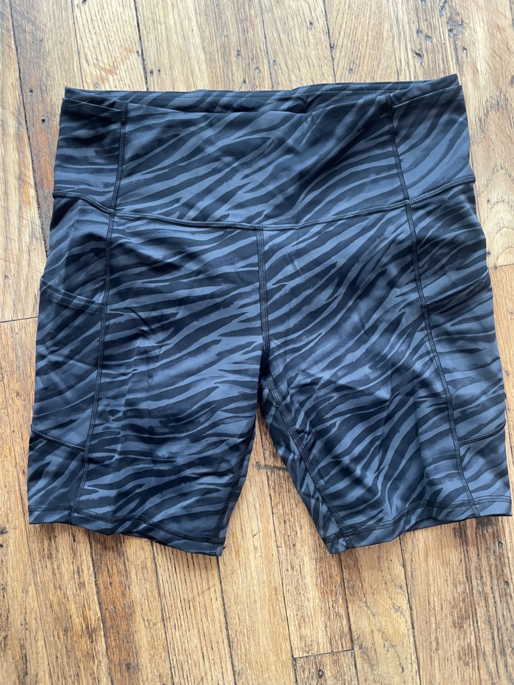 LULULEMON Align Super High Rise Short 8” Le Tigre Camo Size 10 NWoT | Rare